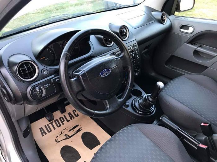 ford fiesta 1 4 besplatni mali oglasi