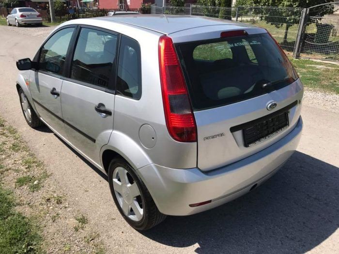 ford fiesta 1 4 besplatni mali oglasi