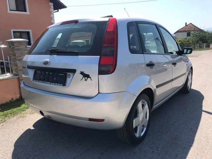 ford fiesta 1 4 besplatni mali oglasi