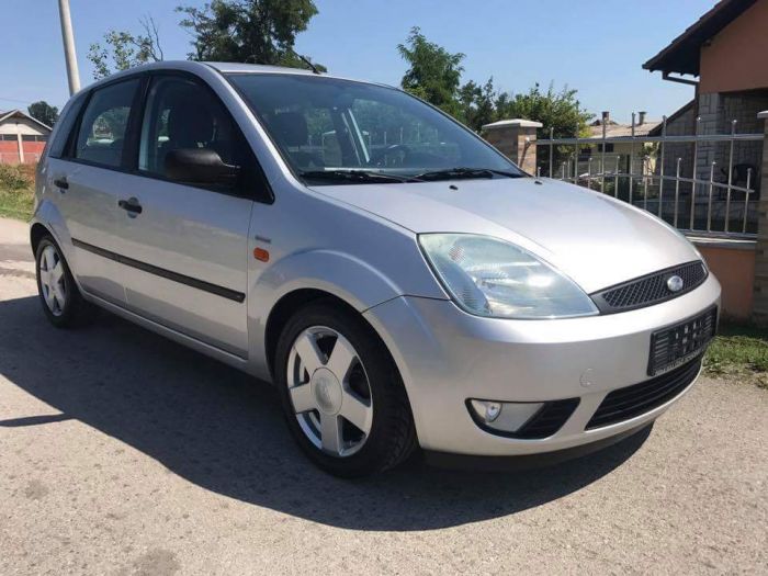 ford fiesta 1 4 besplatni mali oglasi