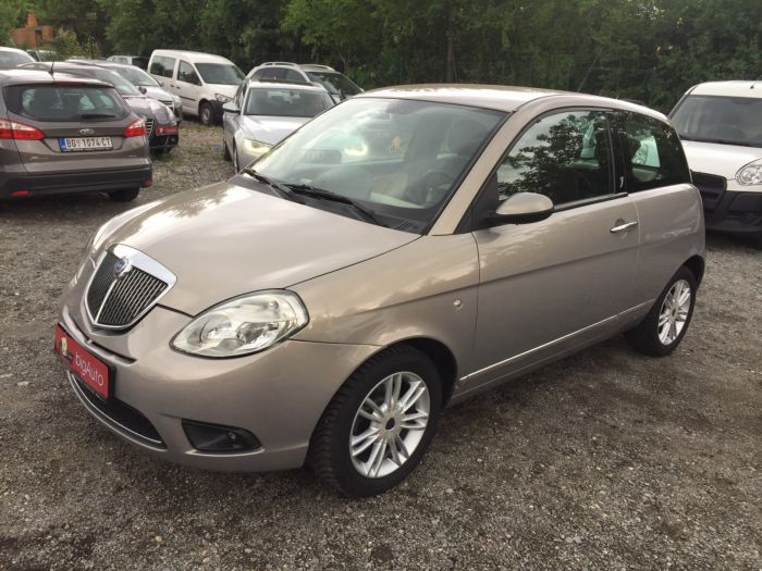 lancia ypsilon 1 2 8v besplatni mali oglasi