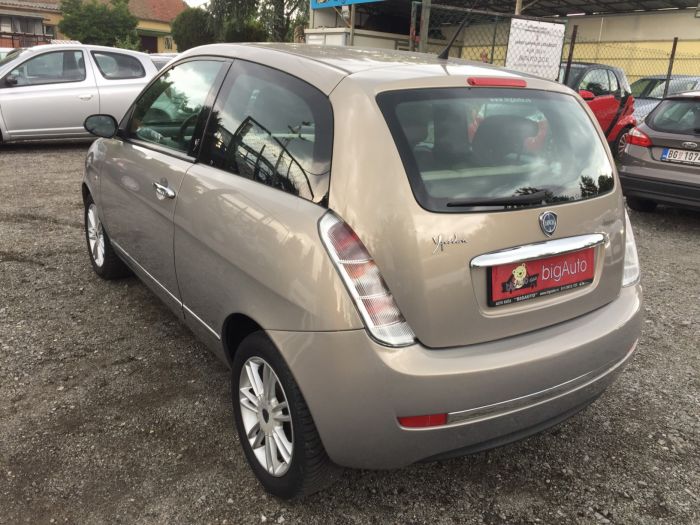 lancia ypsilon 1 2 8v besplatni mali oglasi
