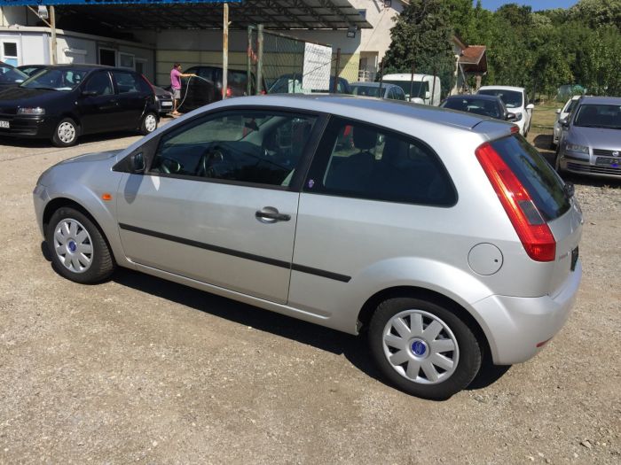 ford fiesta 1 3 ghia besplatni mali oglasi