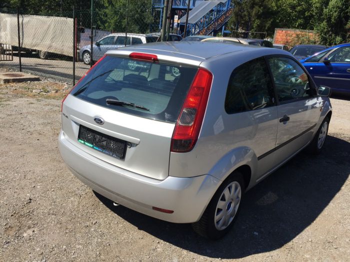 ford fiesta 1 3 ghia besplatni mali oglasi