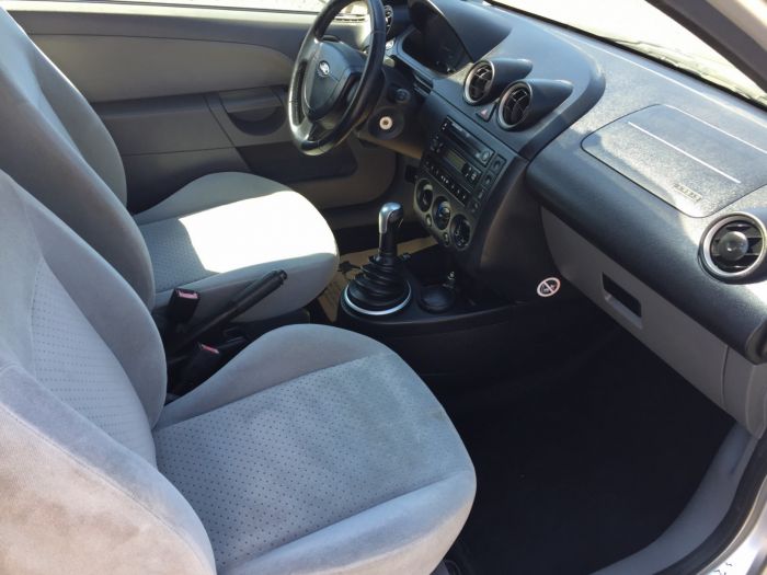ford fiesta 1 3 ghia besplatni mali oglasi