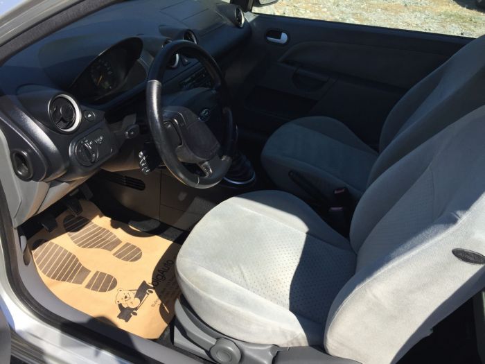 ford fiesta 1 3 ghia besplatni mali oglasi