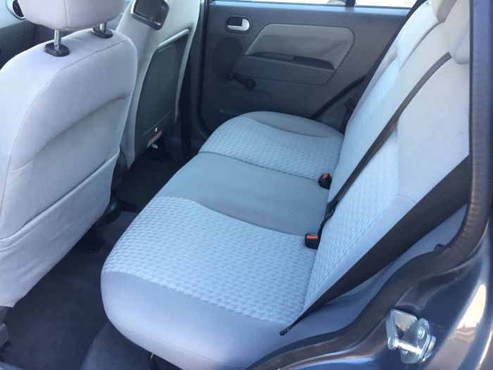 ford fusion 1 6 besplatni mali oglasi