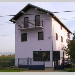275m2, porodična kuća sa 3 stana, borča, 6a placa besplatni mali oglasi