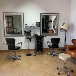 posao salon freyabeauty u zemunu izdaje mesto za manikir i frizersku stolicu besplatni mali oglasi