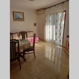 budva izdaje se trosoban stan sa velikim balkonom besplatni mali oglasi