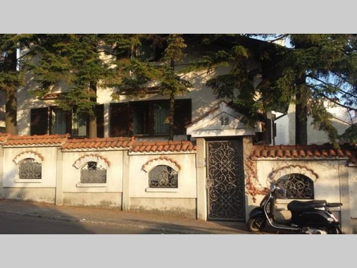 vila, zvezdara, 220 m2,4 ara placa besplatni mali oglasi