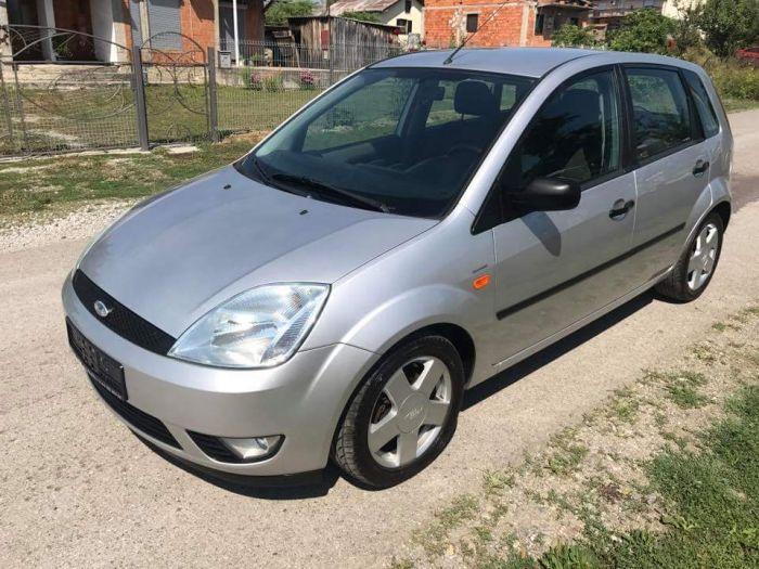 ford fiesta 1 4 besplatni mali oglasi
