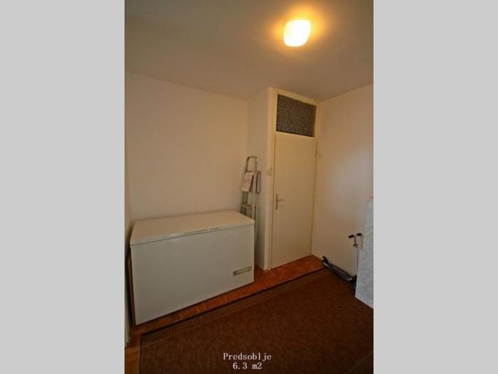 zemun, karlovačka, 76m2, 2,5, 8 9 besplatni mali oglasi