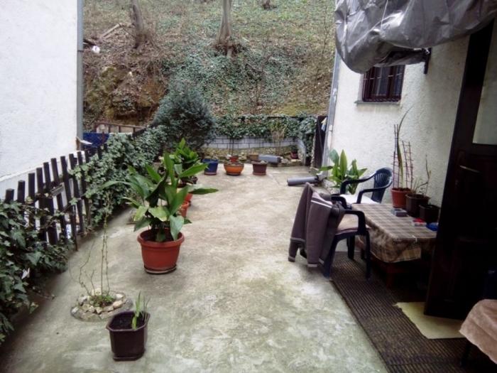 rakovica,slavka rodića, 2 0, 31m2 35m2 dvorište besplatni mali oglasi