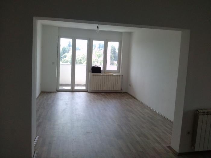 petlovo brdo, 2 0, 72m2, ul rasinska, adaptibilan u 2 5, nov besplatni mali oglasi