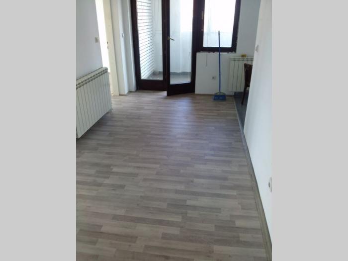 petlovo brdo, 2 0, 72m2, ul rasinska, adaptibilan u 2 5, nov besplatni mali oglasi