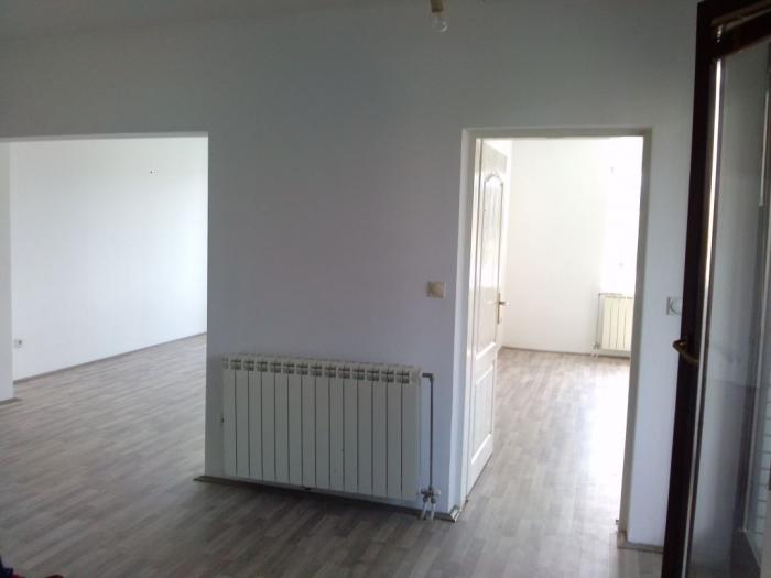 petlovo brdo, 2 0, 72m2, ul rasinska, adaptibilan u 2 5, nov besplatni mali oglasi