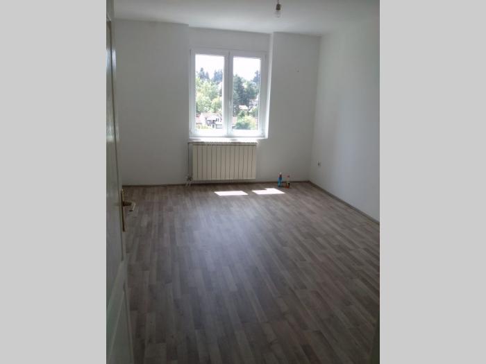 petlovo brdo, 2 0, 72m2, ul rasinska, adaptibilan u 2 5, nov besplatni mali oglasi