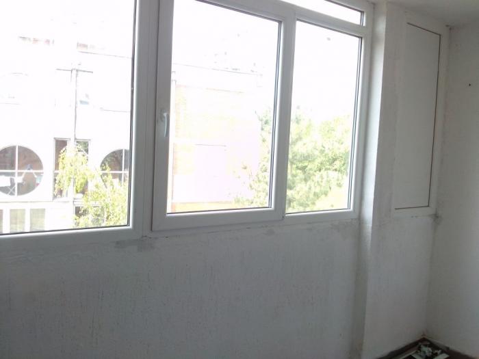 petlovo brdo, 2 0, 72m2, ul rasinska, adaptibilan u 2 5, nov besplatni mali oglasi