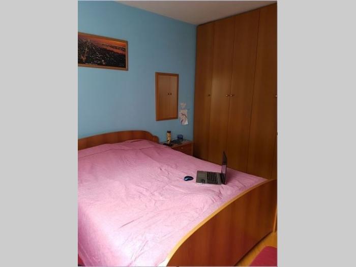 cerak, 2 5, vpr, 70m2, garaža, parking mesto, dvorište, renoviran besplatni mali oglasi