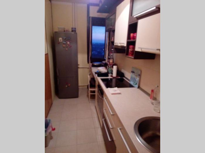 zemun, banijska, 2 5, 57m2, uknjižen, renoviran, lift, lođa besplatni mali oglasi