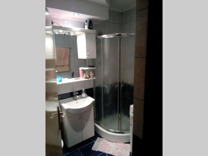 zemun, banijska, 2 5, 57m2, uknjižen, renoviran, lift, lođa besplatni mali oglasi