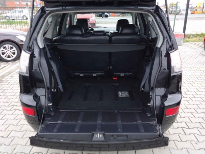 mitsubishi outlander 2 0 di d besplatni mali oglasi