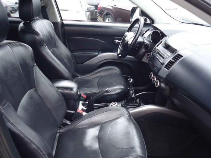 mitsubishi outlander 2 0 di d besplatni mali oglasi