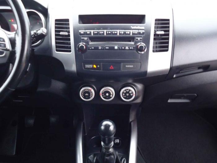 mitsubishi outlander 2 0 di d besplatni mali oglasi