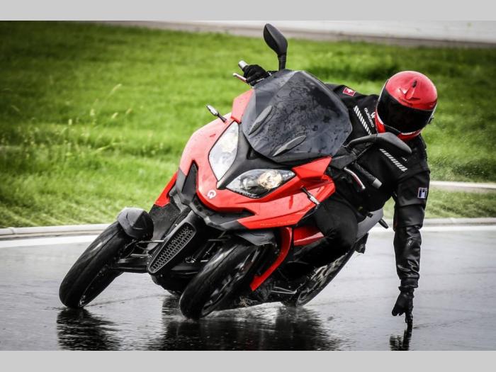 quadro q4 besplatni mali oglasi