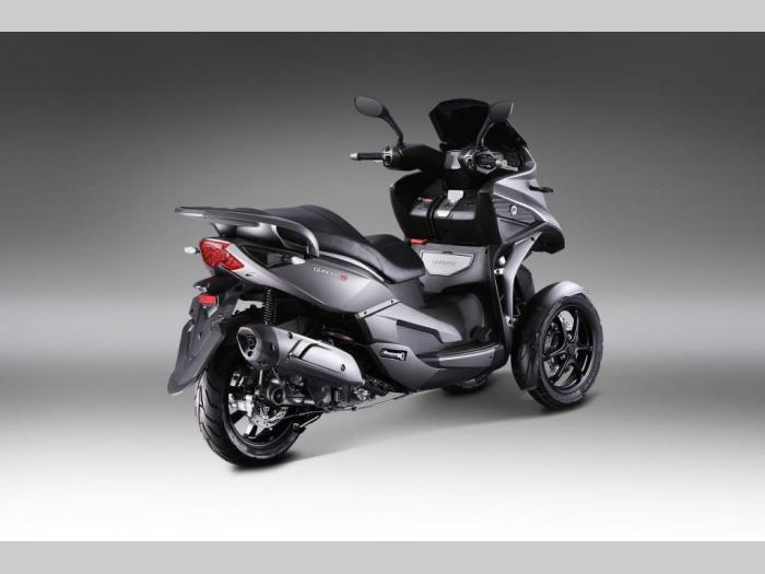 quadro q4 besplatni mali oglasi