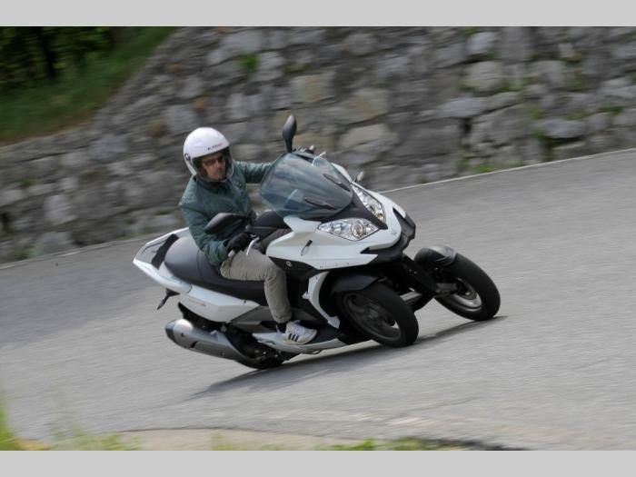 quadro q4 besplatni mali oglasi