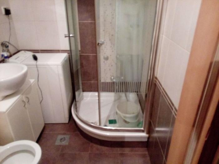 zemun, prvomajska, 1 5 , 56m2, 8 12, cg, renoviran, pvc besplatni mali oglasi