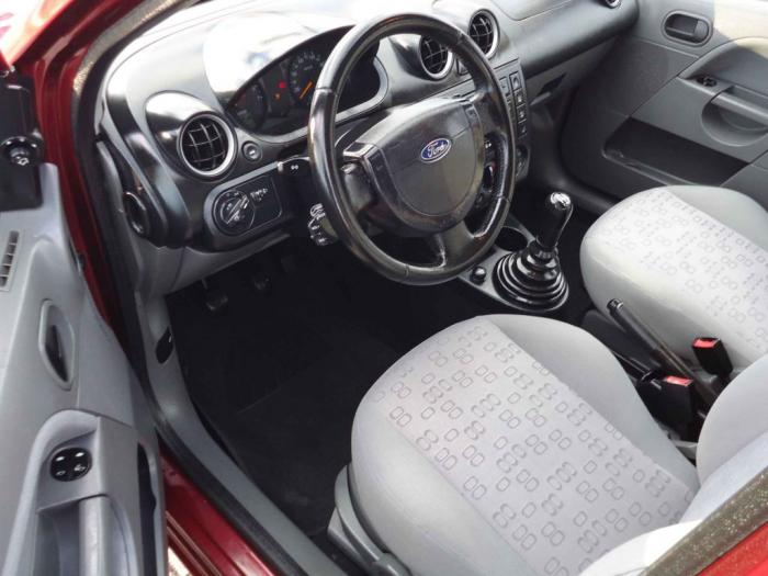 ford fiesta 1 3 besplatni mali oglasi