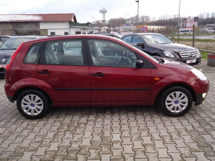 ford fiesta 1 3 besplatni mali oglasi