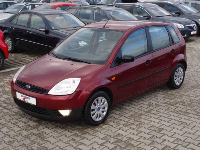 ford fiesta 1 3 besplatni mali oglasi
