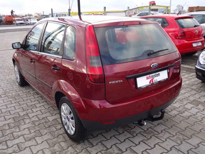 ford fiesta 1 3 besplatni mali oglasi