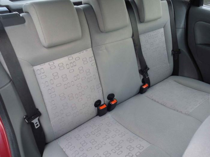 ford fiesta 1 3 besplatni mali oglasi