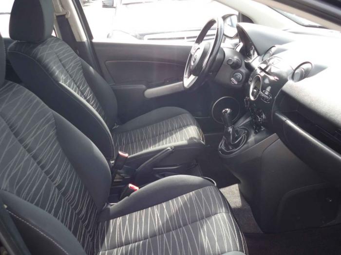 mazda 2 1 3 besplatni mali oglasi