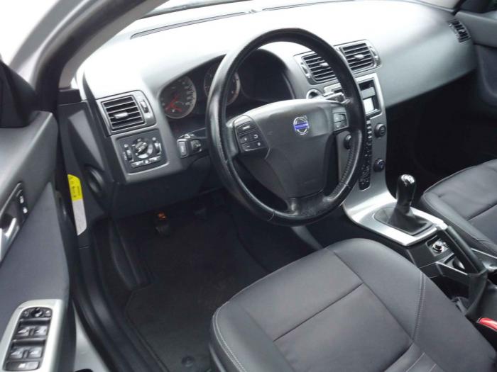 volvo v50 1 6d besplatni mali oglasi