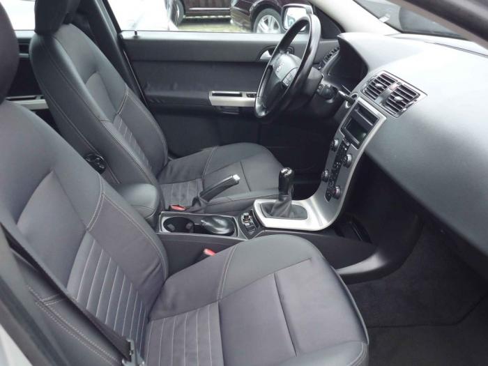 volvo v50 1 6d besplatni mali oglasi