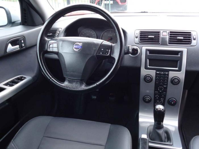 volvo v50 1 6d besplatni mali oglasi
