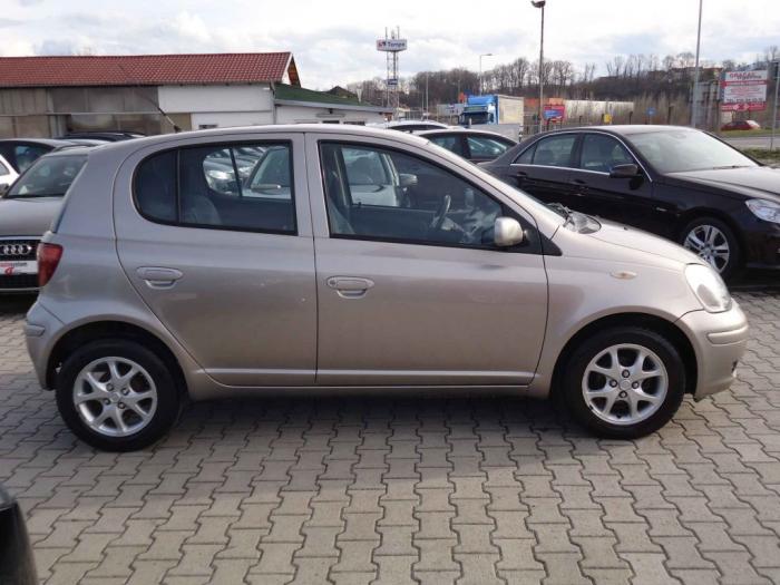toyota yaris 1 0 besplatni mali oglasi