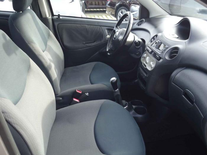 toyota yaris 1 0 besplatni mali oglasi