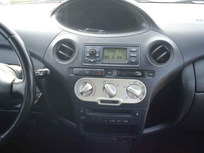 toyota yaris 1 0 besplatni mali oglasi