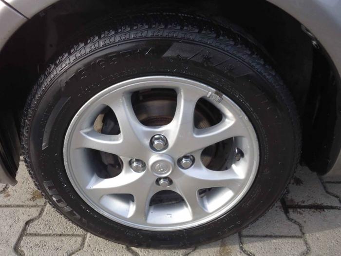 toyota yaris 1 0 besplatni mali oglasi