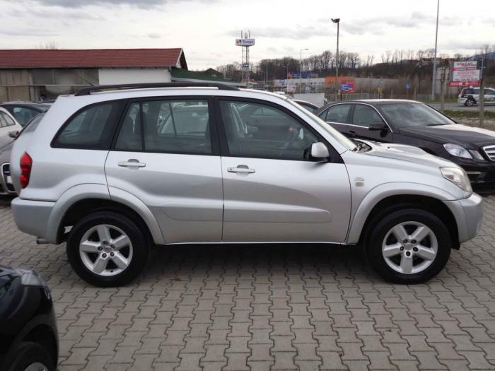 toyota rav 4 2 0d4d 4x4 besplatni mali oglasi