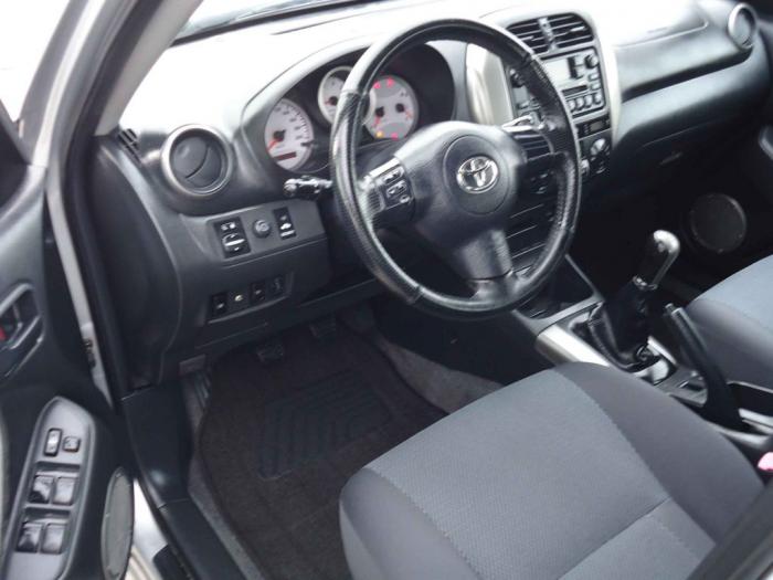 toyota rav 4 2 0d4d 4x4 besplatni mali oglasi