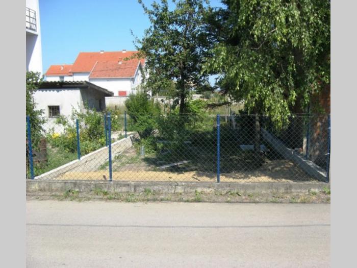 plac u borči od 3 ara, do puta, naseljeno, uknjiženo besplatni mali oglasi