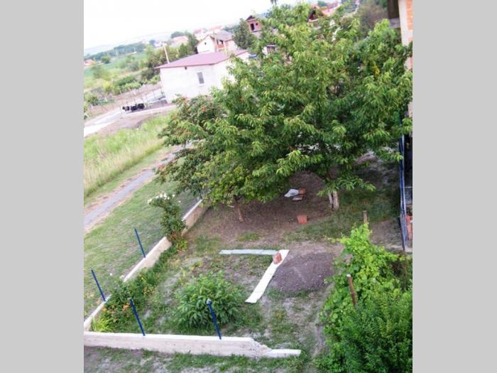 plac u borči od 3 ara, do puta, naseljeno, uknjiženo besplatni mali oglasi